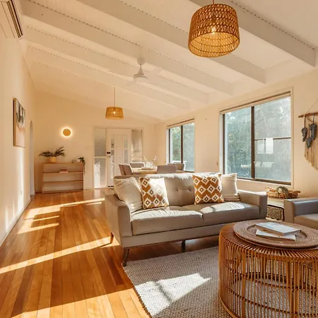 Roderick Beach House Pet Friendly Caloundra Exterior photo